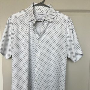 Mizzen + Main Medium Trim Fit Performance Short Sleeve Button Up